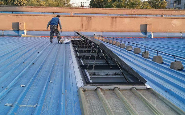 某区域性物流仓储中心华池排烟窗系统安装项目