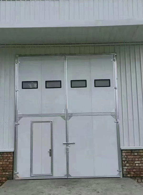 华池工业门在设备装配车间出入口的实施记录