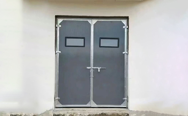 华池工业门在高温作业区域的运行表现